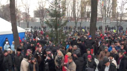 Renato Usatii si sustinatorii sai, la protest in scuarul Parlamentului - FOTO