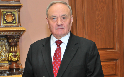 De ce a cerut Nicolae Timofti reconfirmarea semnaturilor de pe declaratia de sustinere a candidatului Plahotniuc? Raspunsul purtatorului sau de cuvant De ce a cerut Nicolae Timofti reconfirmarea semnaturilor de pe declaratia de sustinere a candidatului Plahotniuc? Raspunsul purtatorului sau de cuvant
