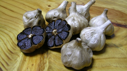 Usturoiul negru, noul superstar al nutritiei. De ce trebuie neaparat sa incepi sa-l consumi Usturoiul negru, noul superstar al nutritiei. De ce trebuie neaparat sa incepi sa-l consumi