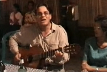 Ion Paduraru are talent artistic. Candidatul desemnat... canta la chitara: Sarut femeie mana ta - VIDEO Ion Paduraru are talent artistic. Candidatul desemnat... canta la chitara: Sarut femeie mana ta - VIDEO