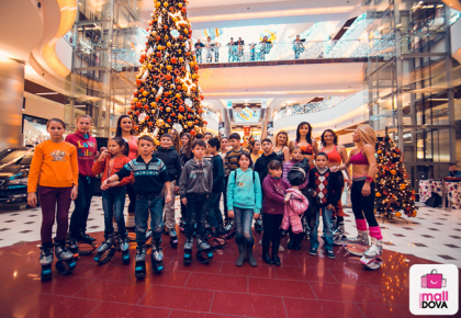 (P) Lume de poveste pentru 200 de copii defavorizati, la Shopping MallDova
