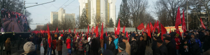 VIDEO/GALERIE FOTO - Socialistii protesteaza in fata Parlamentului, cerand alegeri anticipate VIDEO/GALERIE FOTO - Socialistii protesteaza in fata Parlamentului, cerand alegeri anticipate