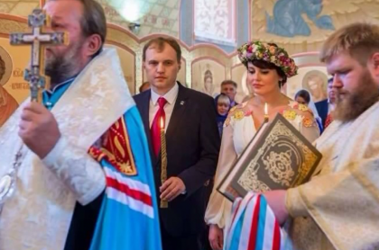 Asa-zisul liderul de la Tiraspol a devenit astazi tatic. Sotia sa, Nina Stanski, a nascut o fetita Asa-zisul liderul de la Tiraspol a devenit astazi tatic. Sotia sa, Nina Stanski, a nascut o fetita
