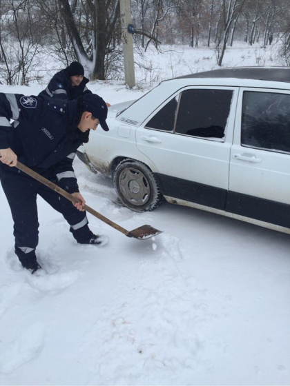 Aveti probleme pe traseu din cauza conditiilor meteo nefavorabile? Politistii intervin in cazurile de urgenta - FOTO