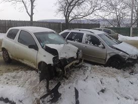Accident in apropiere de Hancesti: O Skoda a fost lovita in plin dupa ce soferul a derapat cu masina si a intrat pe contrasens - FOTO Accident in apropiere de Hancesti: O Skoda a fost lovita in plin dupa ce soferul a derapat cu masina si a intrat pe contrasens - FOTO
