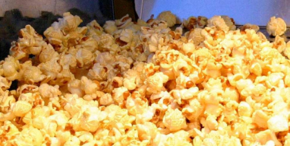 Faci popcorn in cuptorul cu microunde? Nu o sa mai mananci dupa ce citesti asta