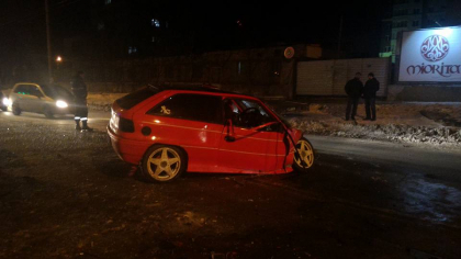 Grav accident in capitala: Doua masini facute zob si doi oameni transportati la Urgenta