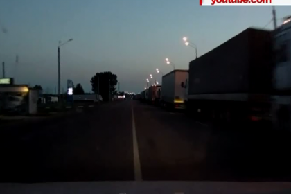 Camioanele cu marfa din Rusia ce urmau sa ajunga in Moldova stau blocate la granita ruso-ucraineana din cauza unor defectiuni tehnice, si nu din cauza embargoului Camioanele cu marfa din Rusia ce urmau sa ajunga in Moldova stau blocate la granita ruso-ucraineana din cauza unor defectiuni tehnice, si nu din cauza embargoului