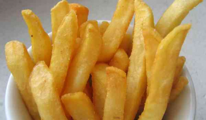 Cum mananca japonezii cartofii prajiti la McDonald\'s! N-o sa vina sa crezi ce toarna peste ei - FOTO