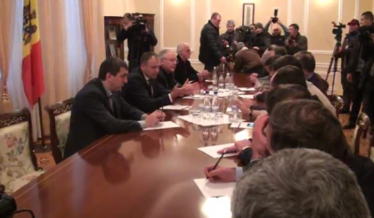 Nastase, Dodon si Usatii, la discutii cu presedintele Parlamentului Andrian Candu Nastase, Dodon si Usatii, la discutii cu presedintele Parlamentului Andrian Candu