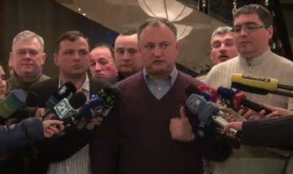 Majoritatea parlamentara se convoaca in sedinta dupa intalnirea cu Nastase, Dodon si Usatii: "am cerut demisia guvernului Filip" "am propus data de 3 aprilie pentru alegeri anticipate" Majoritatea parlamentara se convoaca in sedinta dupa intalnirea cu Nastase, Dodon si Usatii: "am cerut demisia guvernului Filip" "am propus data de 3 aprilie pentru alegeri anticipate"