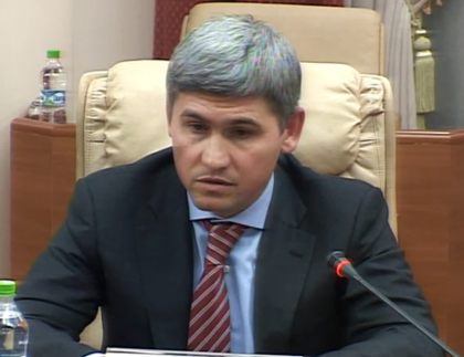 MAI a constituit un grup de lucru care analizeaza ceea ce s-a intamplat ieri la Parlament, in special in spatele cladirii MAI a constituit un grup de lucru care analizeaza ceea ce s-a intamplat ieri la Parlament, in special in spatele cladirii