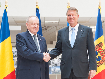 Klaus Iohannis l-a invitat pe Nicolae Timofti intr-o vizita in Romania. Despre ce a discutat la telefon presedintele cu omologul sau roman Klaus Iohannis l-a invitat pe Nicolae Timofti intr-o vizita in Romania. Despre ce a discutat la telefon presedintele cu omologul sau roman