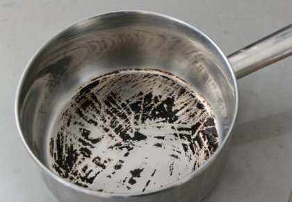 Modul simplu de a curata arsurile din interiorul oalelor si tigailor! Tot ce trebuie sa stii Modul simplu de a curata arsurile din interiorul oalelor si tigailor! Tot ce trebuie sa stii