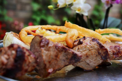 Iti e pofta de un muschiulet de porc, dar nu ai chef sa-l gatesti? Iata recomandarea retete.perfecte.md pentru aceasta seara - FOTO