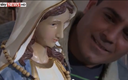 O statuie a Fecioarei Maria "plange" cu lacrimi de ulei in Israel. 2000 de oameni au venit sa o vada