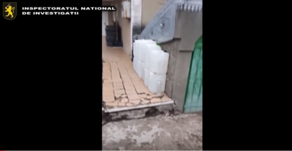 Afacere ilegala intr-o gospodarie din Comrat: ce au gasit politistii in curtea unui barbat - VIDEO