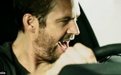Trailer pentru ultimul film in care a jucat Paul Walker. Ironic, actorul apare din nou in curse de masini Trailer pentru ultimul film in care a jucat Paul Walker. Ironic, actorul apare din nou in curse de masini
