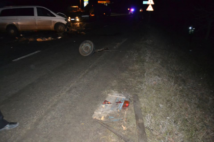 Grav accident pe traseul Leuseni - Chisinau. Un barbat a murit dupa ce un microbuz i-a lovit caruta - FOTO Grav accident pe traseul Leuseni - Chisinau. Un barbat a murit dupa ce un microbuz i-a lovit caruta - FOTO