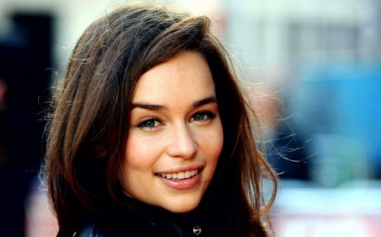 Emilia Clarke, din "Urzeala Tronurilor", desemnata cea mai dorita femeie din lume