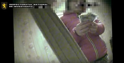 O tanara de 17 ani si sotul acesteia, detinut in Penitenciarul nr. 9, SUSPECTATI de santaj: El ameninta, iar ea strangea banii - VIDEO O tanara de 17 ani si sotul acesteia, detinut in Penitenciarul nr. 9, SUSPECTATI de santaj: El ameninta, iar ea strangea banii - VIDEO