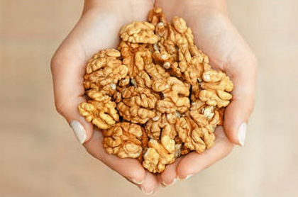 Ce se intampla la 4 ore dupa ce consumi o mana de nuci! Nutritionistilor nu le-a venit sa creada Ce se intampla la 4 ore dupa ce consumi o mana de nuci! Nutritionistilor nu le-a venit sa creada