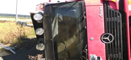 Un barbat, in stare grava la spital dupa ce a fost strivit de remorca unui autocamion la locul de munca