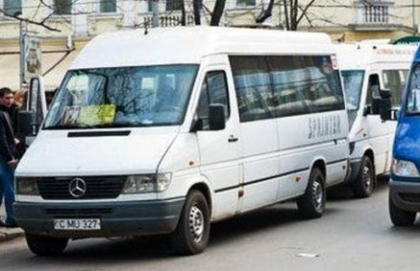 O minora de zece ani s-a ales cu comotie cerebrala dupa ce a fost lovita de un microbuz de pe ruta 127 in centrul capitalei. Ce spune soferul