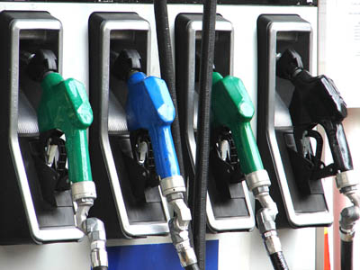 Cateva companii petroliere ieftinesc benzina, motorina si gazul lichefiat. Afla cu cat Cateva companii petroliere ieftinesc benzina, motorina si gazul lichefiat. Afla cu cat
