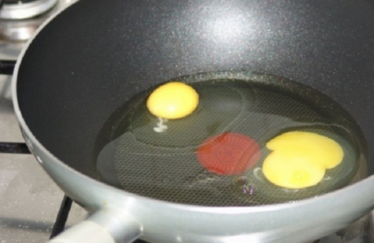 Tigaia ta este din teflon? Citeste asta si decide daca o sa o mai folosesti Tigaia ta este din teflon? Citeste asta si decide daca o sa o mai folosesti