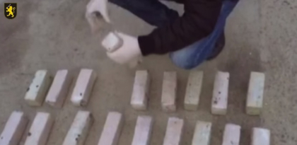 Trei barbati retinuti pentru trafic de droguri: Transportau 41 de kg de hasis din Spania - VIDEO Trei barbati retinuti pentru trafic de droguri: Transportau 41 de kg de hasis din Spania - VIDEO