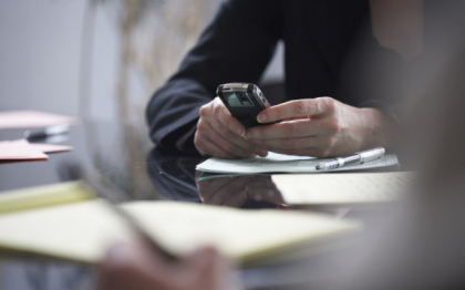 A gasit in telefonul iubitului dovada ca acesta o "insela". Motivul pentru care barbatul a fost arestat pe loc A gasit in telefonul iubitului dovada ca acesta o "insela". Motivul pentru care barbatul a fost arestat pe loc