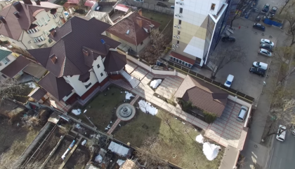 Cum arata din aer "cetatea" ex-presedintelui Curtii Constitutionale, Dumitru Pulbere. ZdG: Casa valoreaza cca. 1 milion de dolari si a fost construita pe un teren acaparat ilegal - VIDEO Cum arata din aer "cetatea" ex-presedintelui Curtii Constitutionale, Dumitru Pulbere. ZdG: Casa valoreaza cca. 1 milion de dolari si a fost construita pe un teren acaparat ilegal - VIDEO