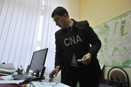 Perchezitii la Primarie: ofiterii CNA au ridicat mai multe acte din birourile angajatilor - GALERIE FOTO Perchezitii la Primarie: ofiterii CNA au ridicat mai multe acte din birourile angajatilor - GALERIE FOTO