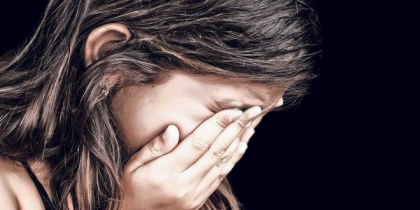 O fetita de noua ani ar fi fost violata de un oaspete in ograda familiei. Cum s-a intamplat O fetita de noua ani ar fi fost violata de un oaspete in ograda familiei. Cum s-a intamplat