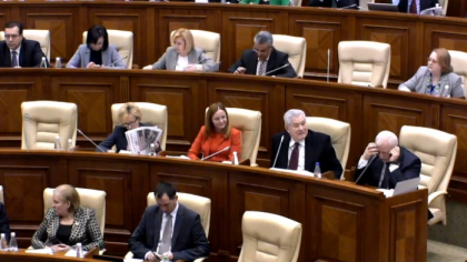Deputatii despre motiunea de cenzura impotriva lui Salaru. Voronin: "Nu numai Salaru, dar si Ghimpu trebuie sa treaca controlul la psihiatru""Dodon:"toti deputatii trebuie sa-l treaca" Ghimpu:"eu sunt doctorul, iar voi bolnavii" Deputatii despre motiunea de cenzura impotriva lui Salaru. Voronin: "Nu numai Salaru, dar si Ghimpu trebuie sa treaca controlul la psihiatru""Dodon:"toti deputatii trebuie sa-l treaca" Ghimpu:"eu sunt doctorul, iar voi bolnavii"