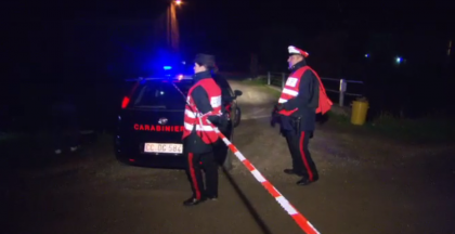 Italia. Un albanez si-a ucis sotia si soacra, ambele moldovence, dupa care s-a sinucis in fata copiilor ramasi orfani. Politia: a venit pregatit cu o punga de gloante