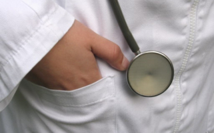 Doi medici, cercetati penal pentru luare de mita: Au cerut suma de 6000 de lei pentru o cezariana Doi medici, cercetati penal pentru luare de mita: Au cerut suma de 6000 de lei pentru o cezariana