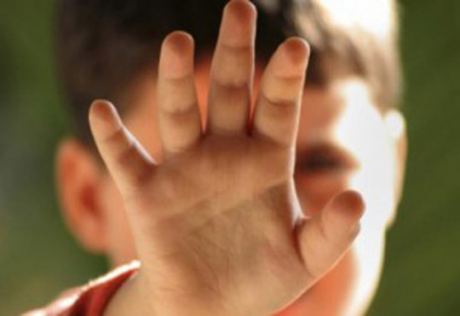 3 elevi acuzati ca si-au violat un coleg de numai 9 ani, CONDAMNATI la inchisoare. Recursul avocatilor a fost respins 3 elevi acuzati ca si-au violat un coleg de numai 9 ani, CONDAMNATI la inchisoare. Recursul avocatilor a fost respins