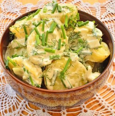 Salata de cartofi cu pancetta si dresing de lamaie