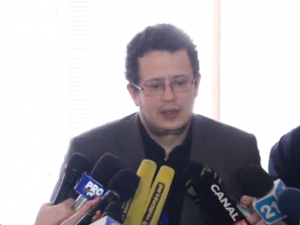 Pistrinciuc: "Arestul preventiv si-a epuizat oricare motivatie. Are dreptul sa-si petreaca timpul alaturi de familie" Pistrinciuc: "Arestul preventiv si-a epuizat oricare motivatie. Are dreptul sa-si petreaca timpul alaturi de familie"