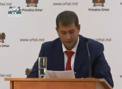 Primarul de Orhei, Ilan Shor, isi prezinta raportul de activitate de la investirea in functie: cei prezenti in sala l-au aplaudat continuu