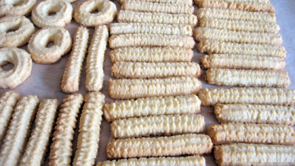 Ti-i mai amintesti? Biscuiti spritati - te topeai dupa ei in copilarie! Fa-le o surpriza si indulceste-i pe cei dragi, iata reteta Ti-i mai amintesti? Biscuiti spritati - te topeai dupa ei in copilarie! Fa-le o surpriza si indulceste-i pe cei dragi, iata reteta