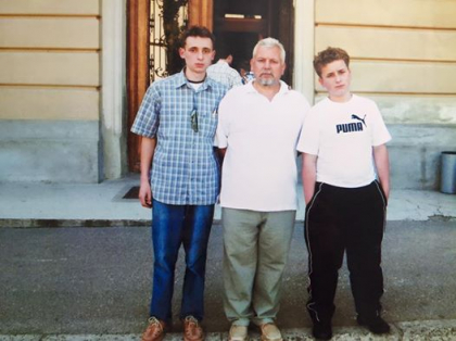 Disperat in incercarea de a-si gasi fiul, deputatul Nae Simion Plesca continua sa distribuie pe pagina sa de socializare mesajul prin care il roaga pe Sorin sa se intoarca acasa - FOTO