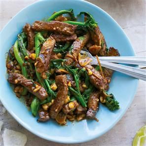 Vita cu broccoli si caju in stil asiatic