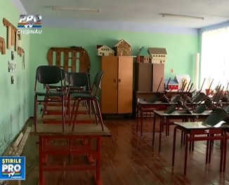 Directoarea liceului din satul Cuizauca, unde s-au intoxicat mai multi copii, SI-A dat DEMISIA 