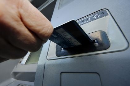 Doi studenti din capitala, CONDAMNATI pentru furtul a peste un milion de lei de pe conturile mai multor banci din SUA Doi studenti din capitala, CONDAMNATI pentru furtul a peste un milion de lei de pe conturile mai multor banci din SUA