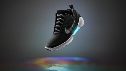 Nike a prezentat pantofii sport la care sireturile se strang singure - VIDEO