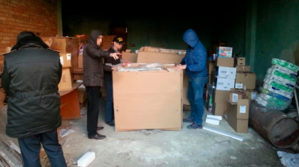 Politistii au depistat imbracaminte si cosmetica in valoare de circa 500 mii de lei, fara acte de provenienta - VIDEO Politistii au depistat imbracaminte si cosmetica in valoare de circa 500 mii de lei, fara acte de provenienta - VIDEO