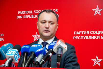 Dodon, despre cererea lui Traian Basescu de a deveni cetatean al RM: "Numai sa nu o apuce razna impreuna cu sectantii unionisti din PL" Dodon, despre cererea lui Traian Basescu de a deveni cetatean al RM: "Numai sa nu o apuce razna impreuna cu sectantii unionisti din PL"